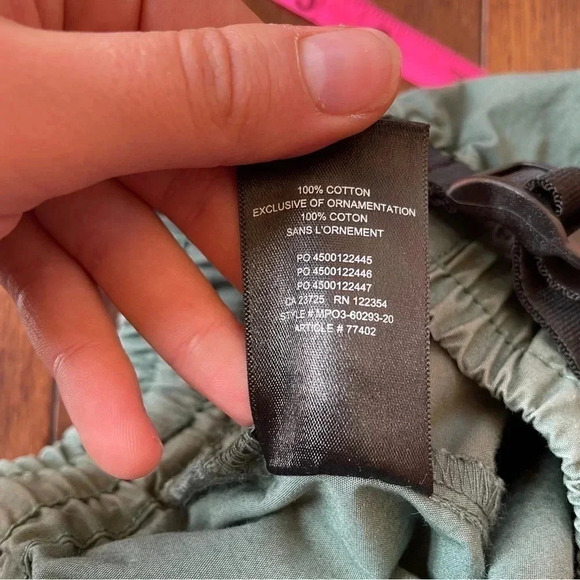 Aritzia TNA Cargo High Waisted Shorts Army Green Black Pocket Gorpcore XXS - Picture 8 of 10